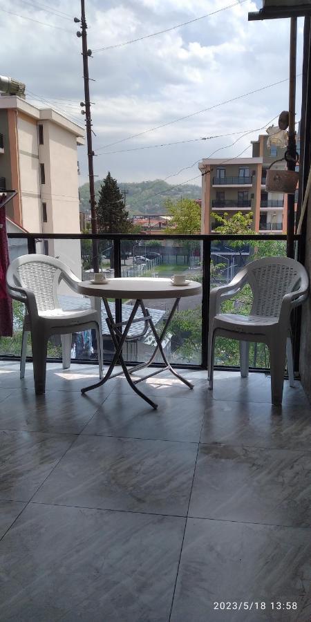 Bright And Cozy Apartment Batumi Exterior photo